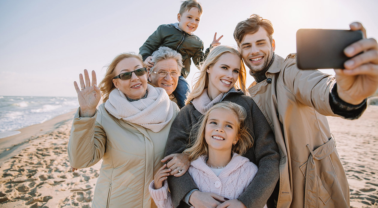 Multi Gen Family Beach 1260x693